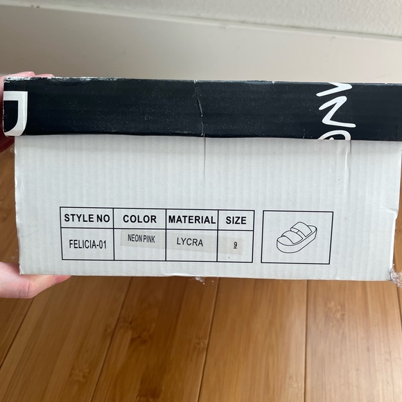 AKIRA Wild Diva Lounge Platform Sandals - Picture 5 of 5